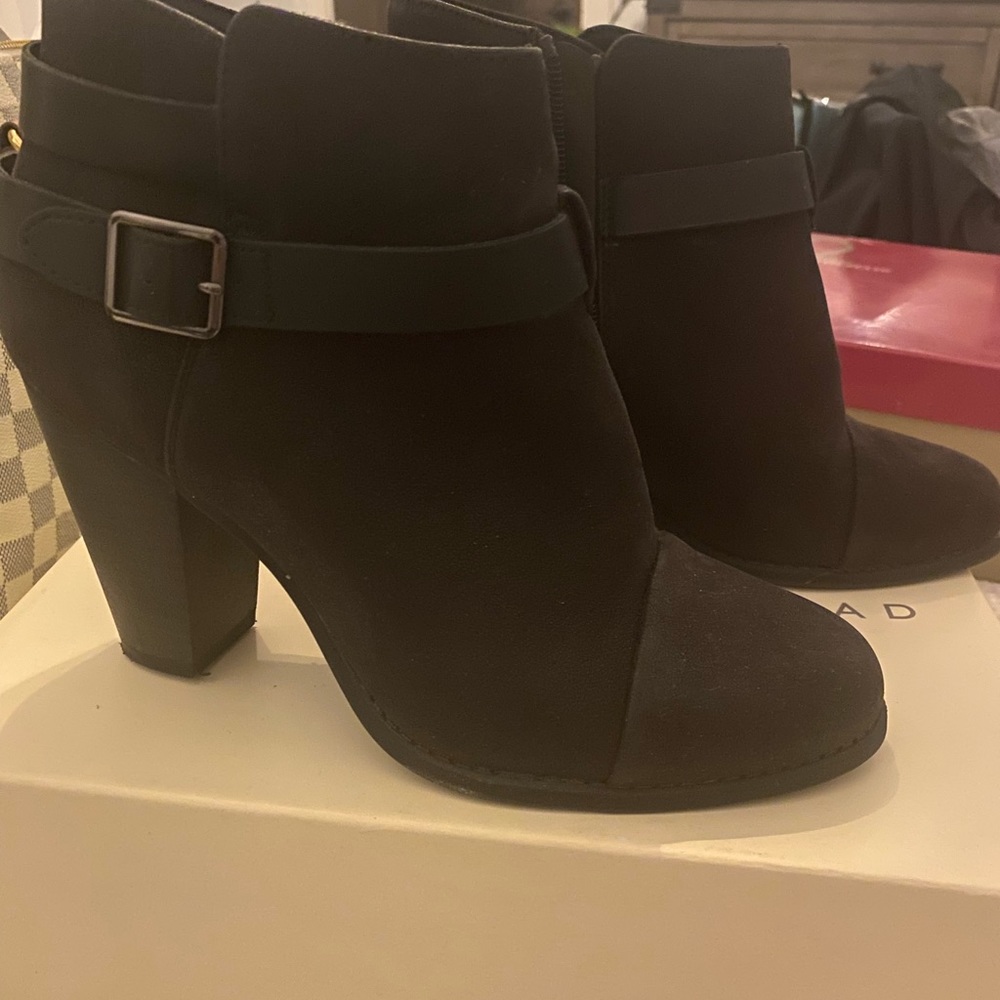 Ladies black boot never worn size 8